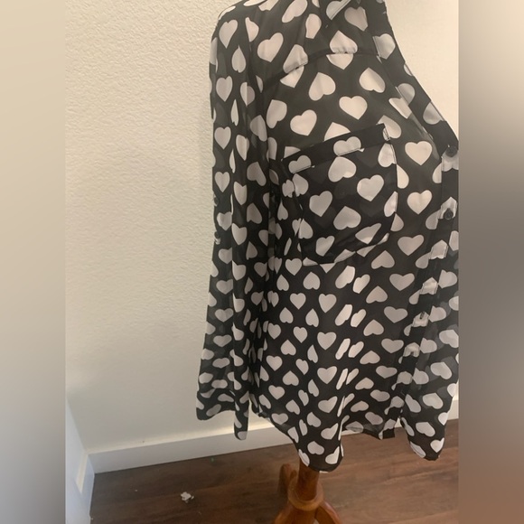 Express black and white heart blouse - Picture 4 of 7